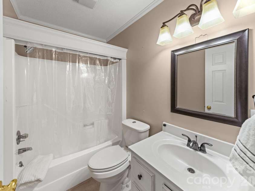 200 Maple Court, Lexington, NC 27295.  MLS# CAR4390895, YatesRealty ID 20911. Second Level Hall Bathroom
