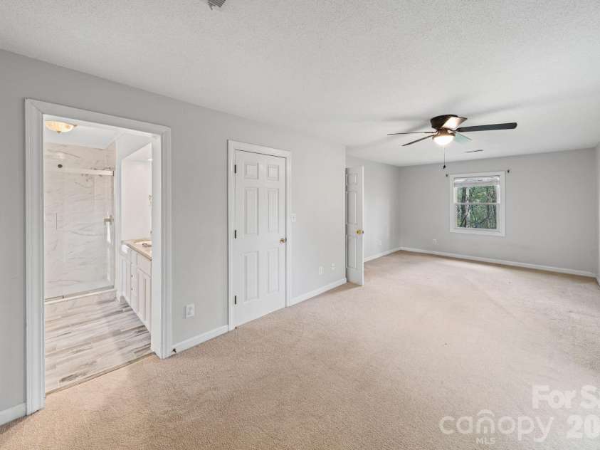200 Maple Court, Lexington, NC 27295.  MLS# CAR4390895, YatesRealty ID 20911. Second Level Primary Bedroom