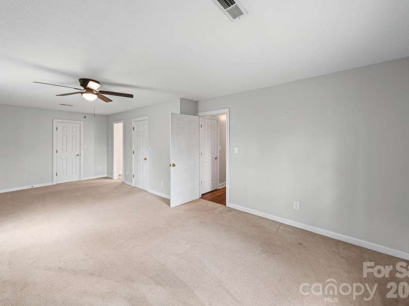 200 Maple Court, Lexington, NC 27295.  MLS# CAR4390895, YatesRealty ID 20911. Second Level Primary Bedroom