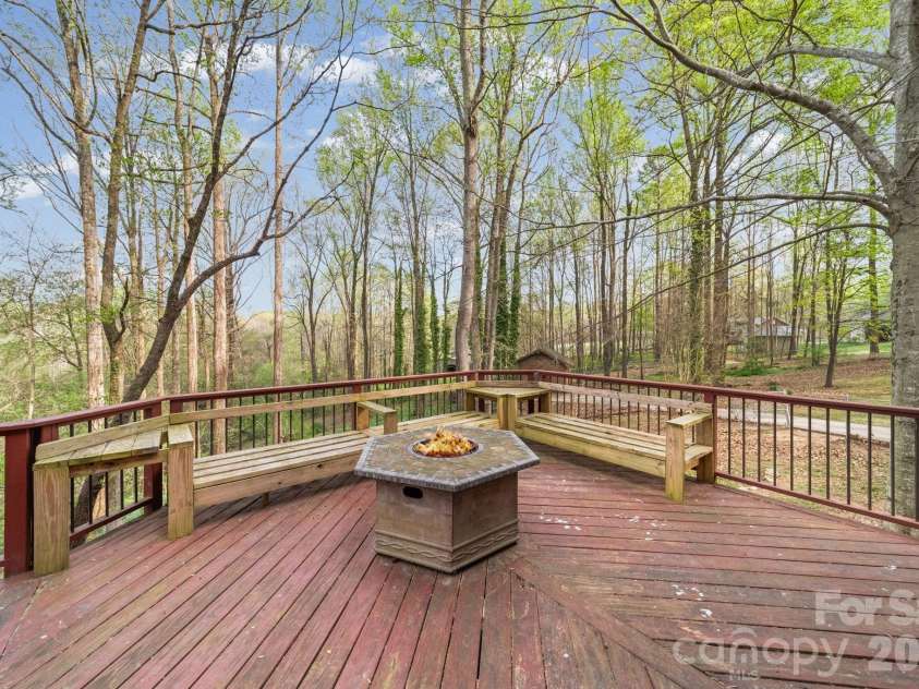 200 Maple Court, Lexington, NC 27295.  MLS# CAR4390895, YatesRealty ID 20911. Spacious Back Deck Off Main Level