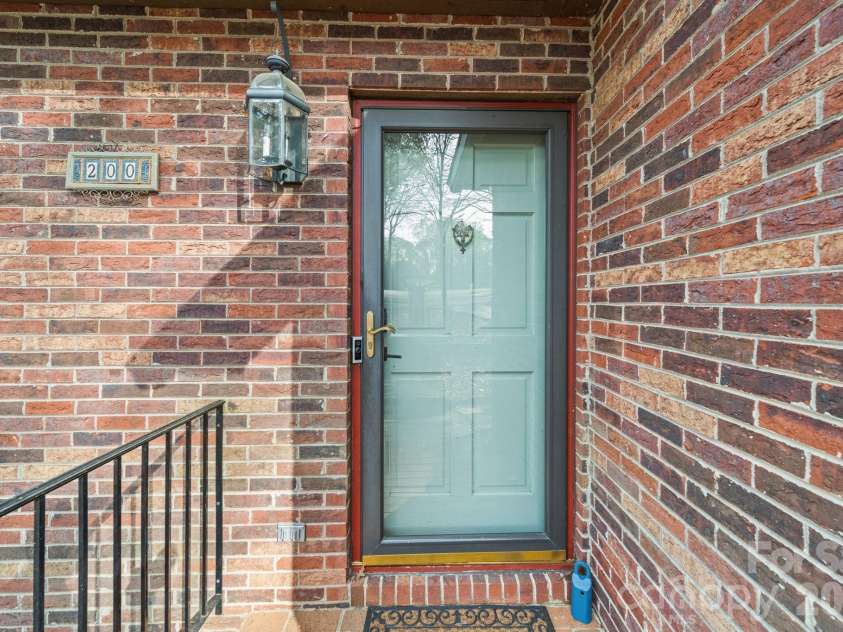 200 Maple Court, Lexington, NC 27295.  MLS# CAR4390895, YatesRealty ID 20911. Step on Inside!