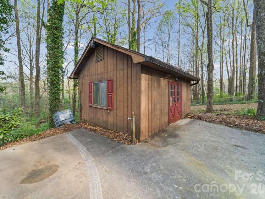 200 Maple Court, Lexington, NC 27295.  MLS# CAR4390895, YatesRealty ID 20911. Workshop