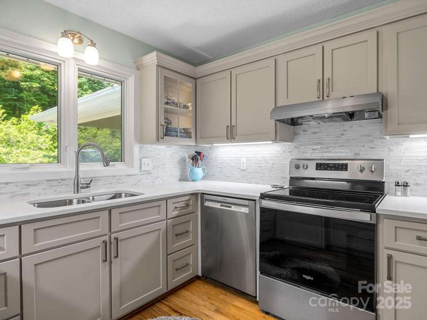 266 Case Street, Columbus, NC 28722.  MLS# CAR4265986, YatesRealty ID 20911. New SS appliances, custom cabinetry and solid surface countertops