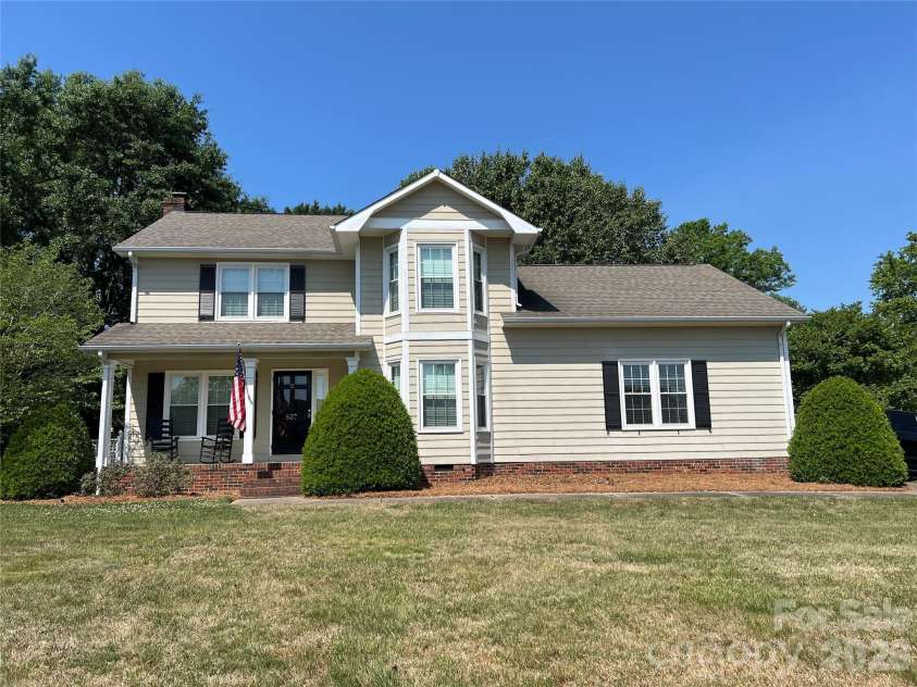 837 Deerfield Drive, Mount Holly, NC 28120.  MLS# CAR4375900, YatesRealty ID 20913. 