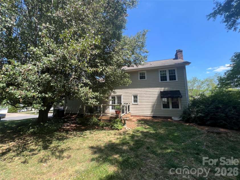 837 Deerfield Drive, Mount Holly, NC 28120.  MLS# CAR4375900, YatesRealty ID 20913. 