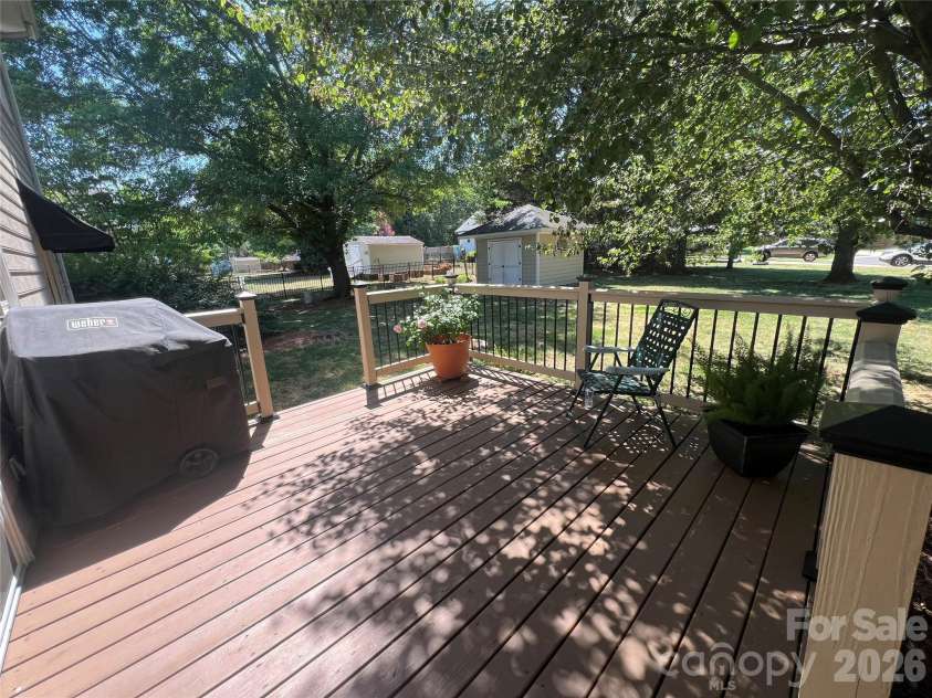 837 Deerfield Drive, Mount Holly, NC 28120.  MLS# CAR4375900, YatesRealty ID 20913. 