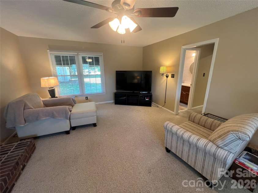 837 Deerfield Drive, Mount Holly, NC 28120.  MLS# CAR4375900, YatesRealty ID 20913. 