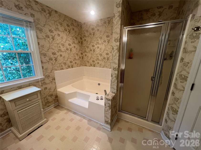 837 Deerfield Drive, Mount Holly, NC 28120.  MLS# CAR4375900, YatesRealty ID 20913. 
