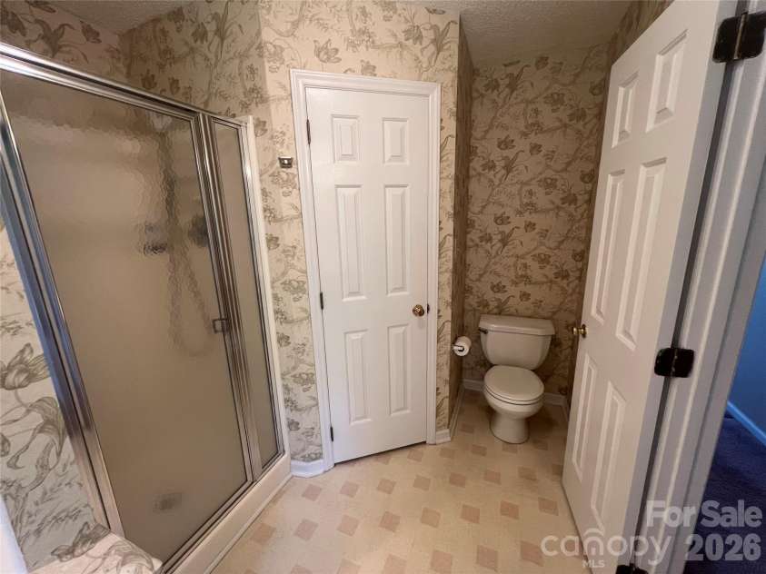 837 Deerfield Drive, Mount Holly, NC 28120.  MLS# CAR4375900, YatesRealty ID 20913. 