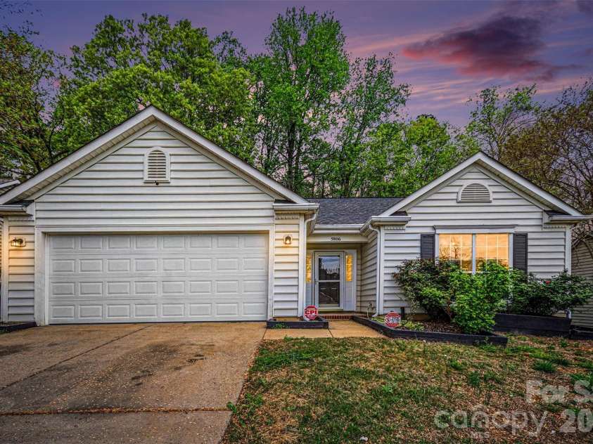 5806 Pennycross Lane, Charlotte, NC 28216.  MLS# CAR4363678, YatesRealty ID 20914. 