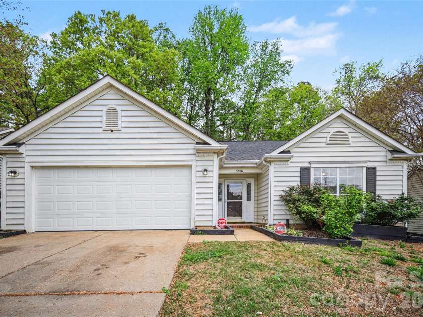 5806 Pennycross Lane, Charlotte, NC 28216.  MLS# CAR4363678, YatesRealty ID 20914. 