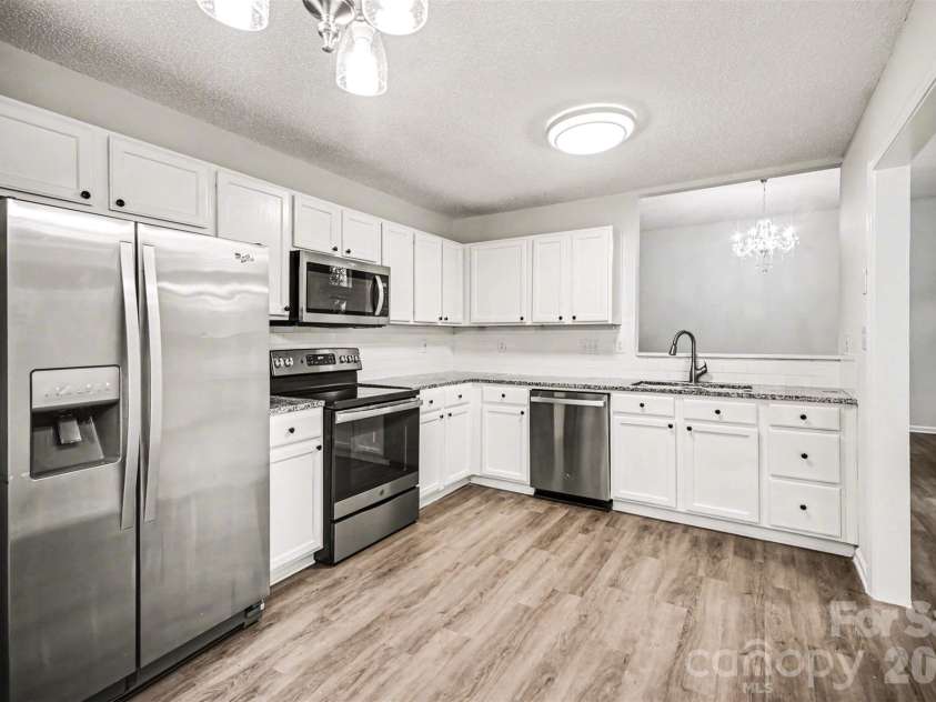 5806 Pennycross Lane, Charlotte, NC 28216.  MLS# CAR4363678, YatesRealty ID 20914. 