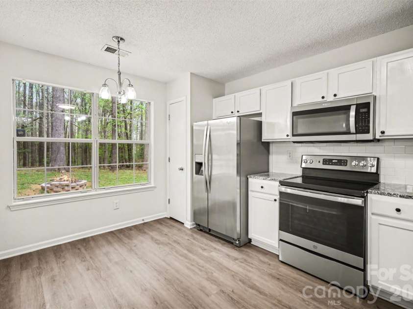 5806 Pennycross Lane, Charlotte, NC 28216.  MLS# CAR4363678, YatesRealty ID 20914. 