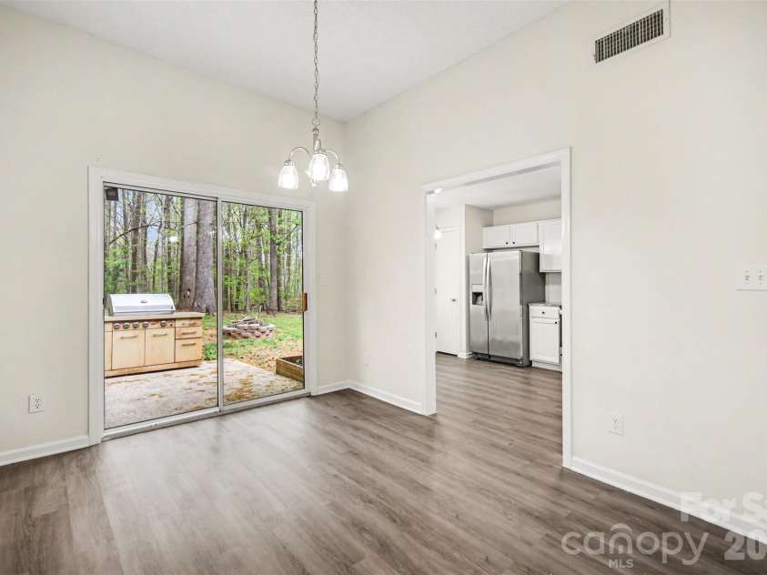 5806 Pennycross Lane, Charlotte, NC 28216.  MLS# CAR4363678, YatesRealty ID 20914. 