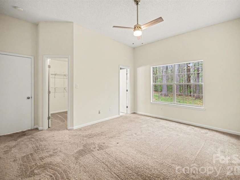 5806 Pennycross Lane, Charlotte, NC 28216.  MLS# CAR4363678, YatesRealty ID 20914. 