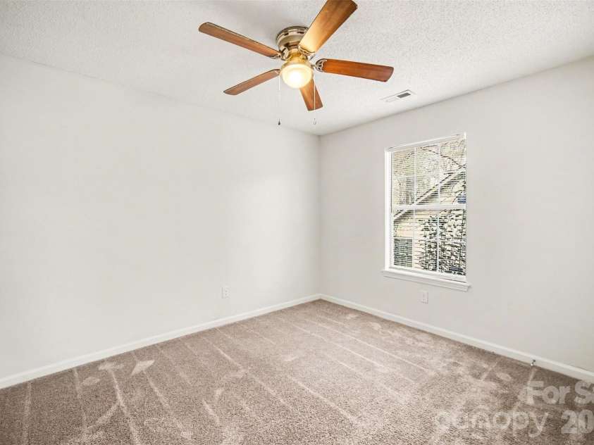 5806 Pennycross Lane, Charlotte, NC 28216.  MLS# CAR4363678, YatesRealty ID 20914. 