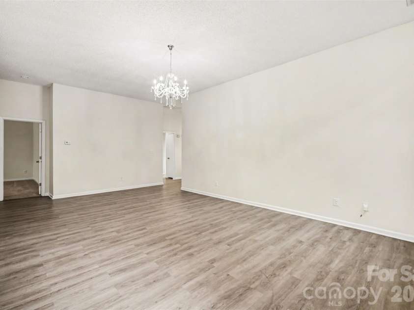5806 Pennycross Lane, Charlotte, NC 28216.  MLS# CAR4363678, YatesRealty ID 20914. 