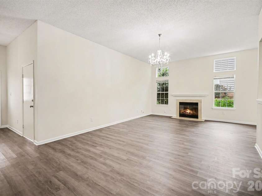 5806 Pennycross Lane, Charlotte, NC 28216.  MLS# CAR4363678, YatesRealty ID 20914. 