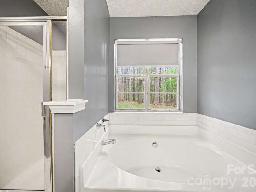 5806 Pennycross Lane, Charlotte, NC 28216.  MLS# CAR4363678, YatesRealty ID 20914. 