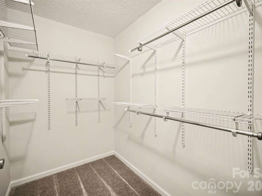 5806 Pennycross Lane, Charlotte, NC 28216.  MLS# CAR4363678, YatesRealty ID 20914. 