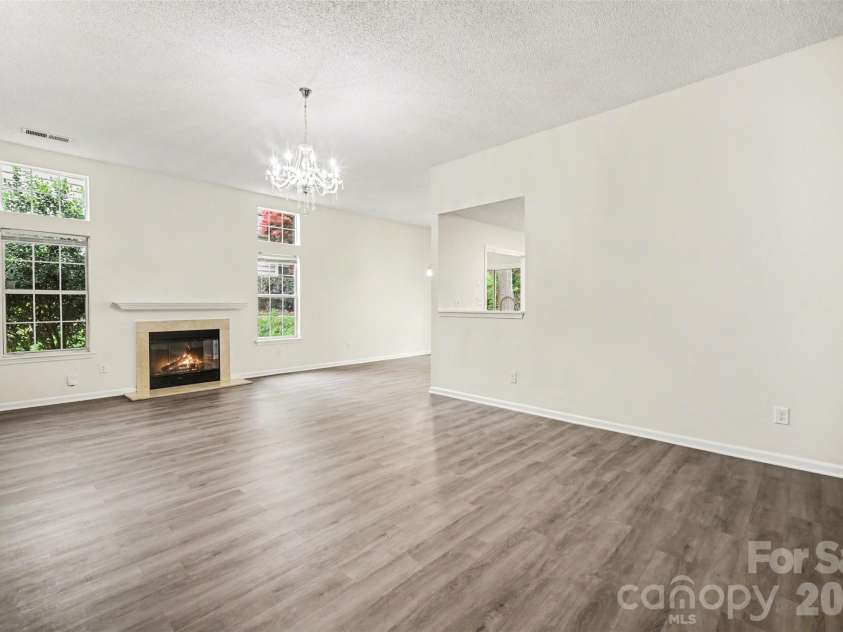 5806 Pennycross Lane, Charlotte, NC 28216.  MLS# CAR4363678, YatesRealty ID 20914. 