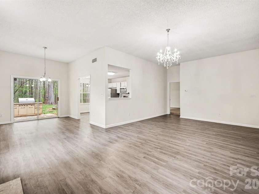 5806 Pennycross Lane, Charlotte, NC 28216.  MLS# CAR4363678, YatesRealty ID 20914. 