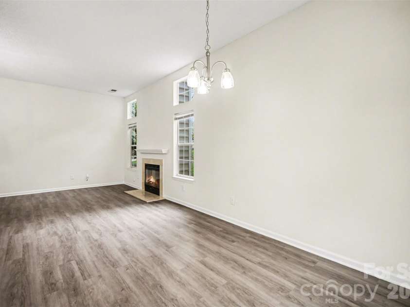 5806 Pennycross Lane, Charlotte, NC 28216.  MLS# CAR4363678, YatesRealty ID 20914. 