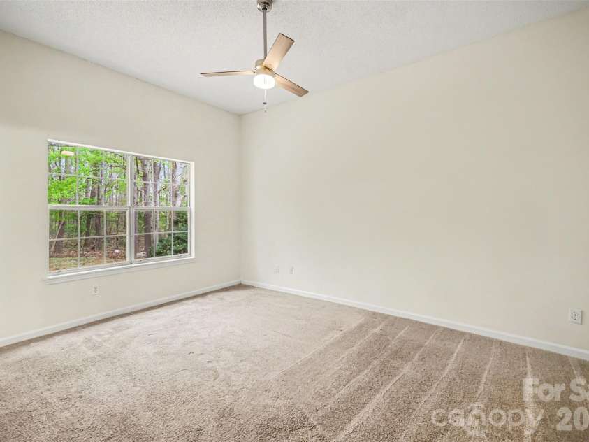 5806 Pennycross Lane, Charlotte, NC 28216.  MLS# CAR4363678, YatesRealty ID 20914. 