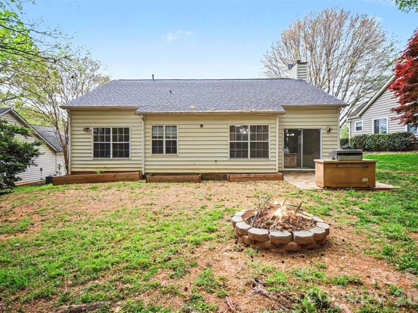 5806 Pennycross Lane, Charlotte, NC 28216.  MLS# CAR4363678, YatesRealty ID 20914. 