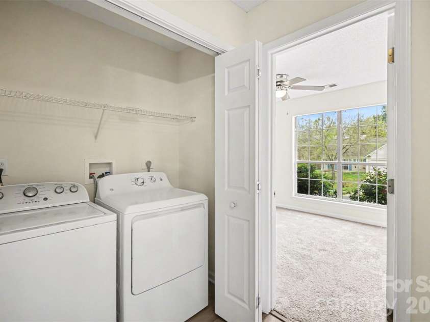 5806 Pennycross Lane, Charlotte, NC 28216.  MLS# CAR4363678, YatesRealty ID 20914. 