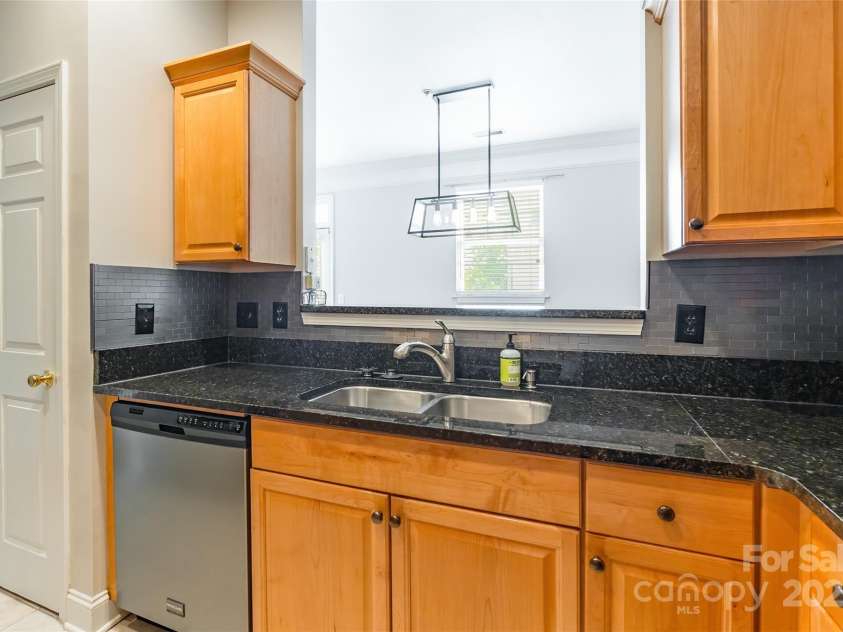 14222 Richmond Park Avenue, Charlotte, NC 28277.  MLS# CAR4271322, YatesRealty ID 20915. 