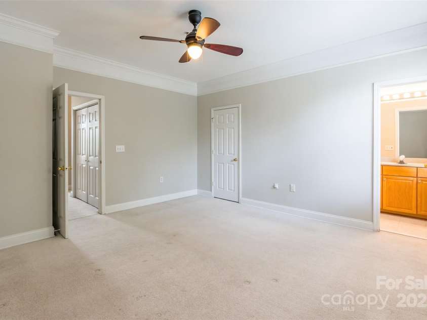 14222 Richmond Park Avenue, Charlotte, NC 28277.  MLS# CAR4271322, YatesRealty ID 20915. 