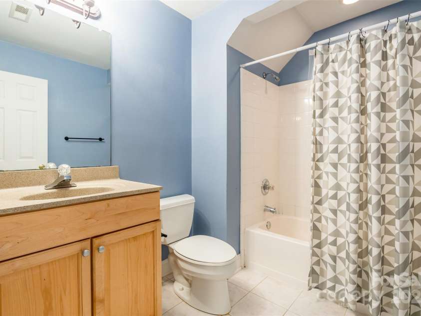 14222 Richmond Park Avenue, Charlotte, NC 28277.  MLS# CAR4271322, YatesRealty ID 20915. 