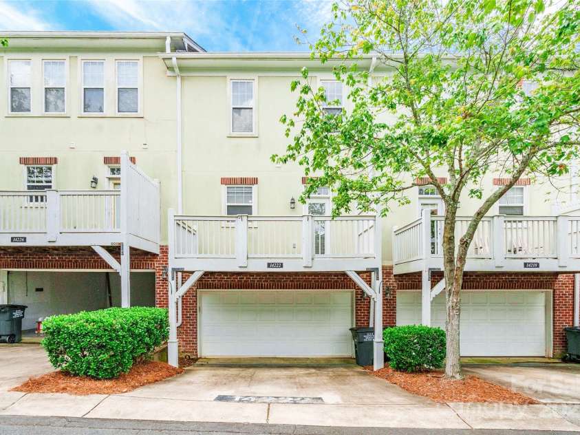 14222 Richmond Park Avenue, Charlotte, NC 28277.  MLS# CAR4271322, YatesRealty ID 20915. 