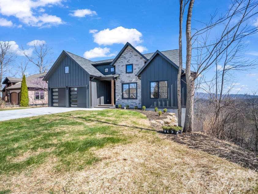 90 Summit Hill Road, Hendersonville, NC 28791.  MLS# CAR4359602, YatesRealty ID 20915. 