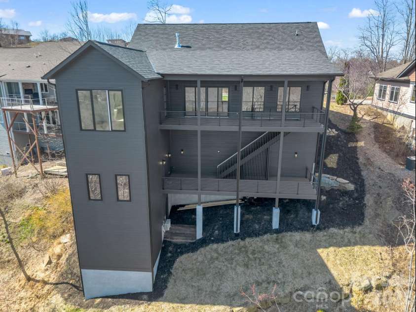 90 Summit Hill Road, Hendersonville, NC 28791.  MLS# CAR4359602, YatesRealty ID 20915. 