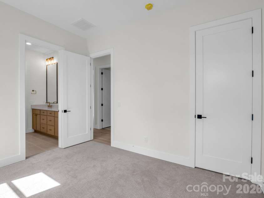 90 Summit Hill Road, Hendersonville, NC 28791.  MLS# CAR4359602, YatesRealty ID 20915. 