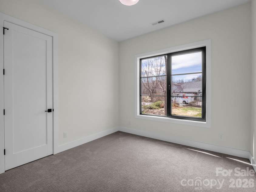 90 Summit Hill Road, Hendersonville, NC 28791.  MLS# CAR4359602, YatesRealty ID 20915. 