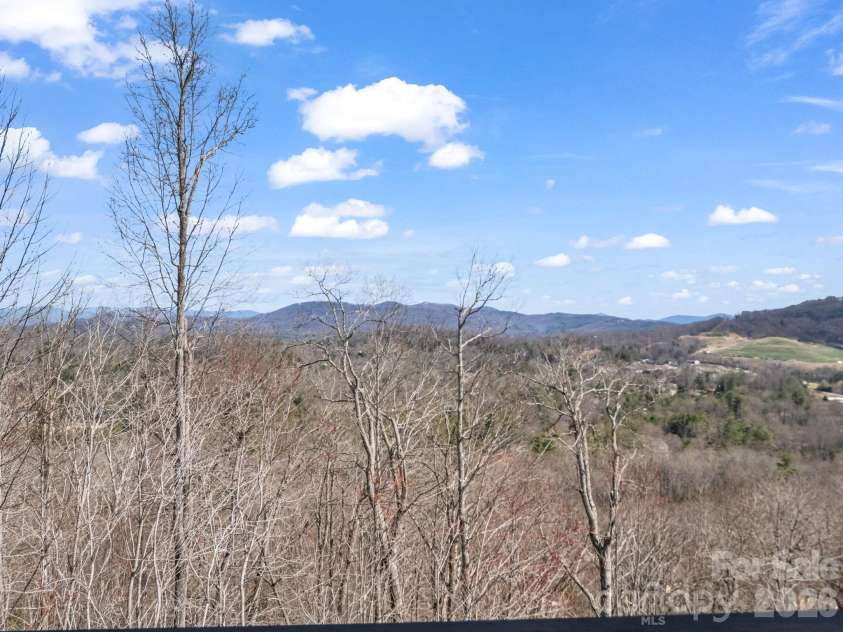 90 Summit Hill Road, Hendersonville, NC 28791.  MLS# CAR4359602, YatesRealty ID 20915. 