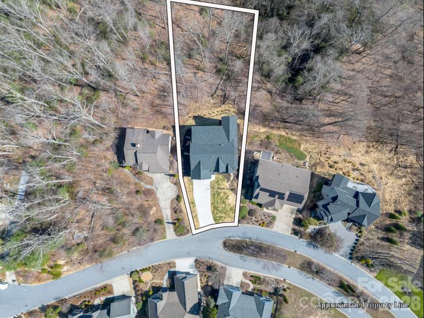 90 Summit Hill Road, Hendersonville, NC 28791.  MLS# CAR4359602, YatesRealty ID 20915. 