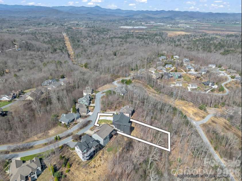 90 Summit Hill Road, Hendersonville, NC 28791.  MLS# CAR4359602, YatesRealty ID 20915. 