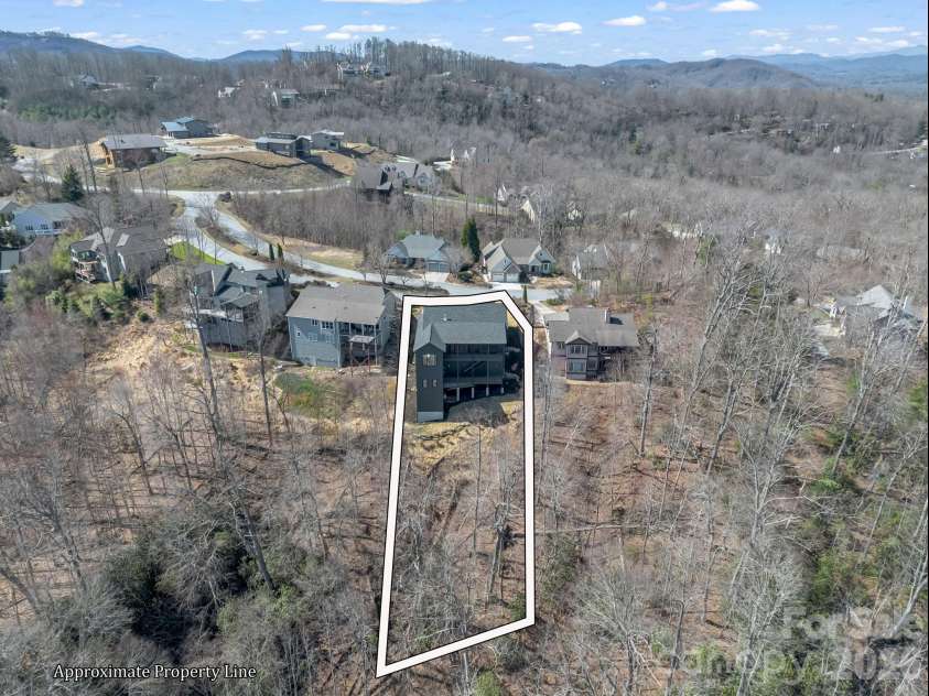 90 Summit Hill Road, Hendersonville, NC 28791.  MLS# CAR4359602, YatesRealty ID 20915. 