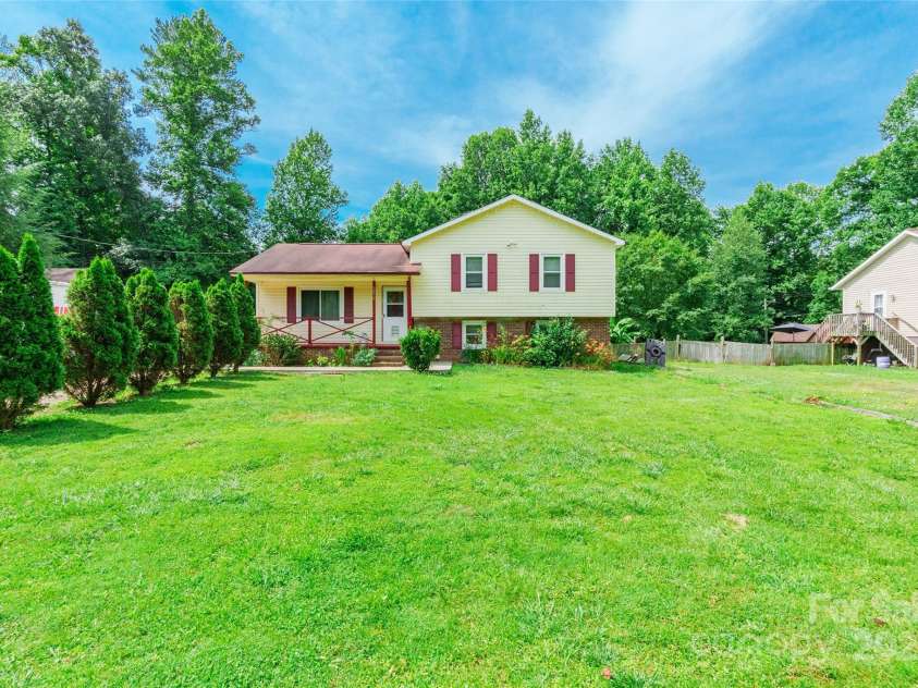 2675 Tablerock Road, Lenoir, NC 28645.  MLS# CAR4271816, YatesRealty ID 20916. 