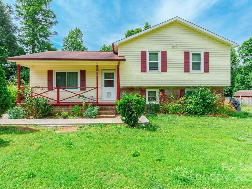 2675 Tablerock Road, Lenoir, NC 28645.  MLS# CAR4271816, YatesRealty ID 20916. 