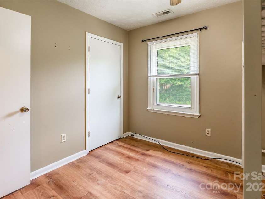 2675 Tablerock Road, Lenoir, NC 28645.  MLS# CAR4271816, YatesRealty ID 20916. 