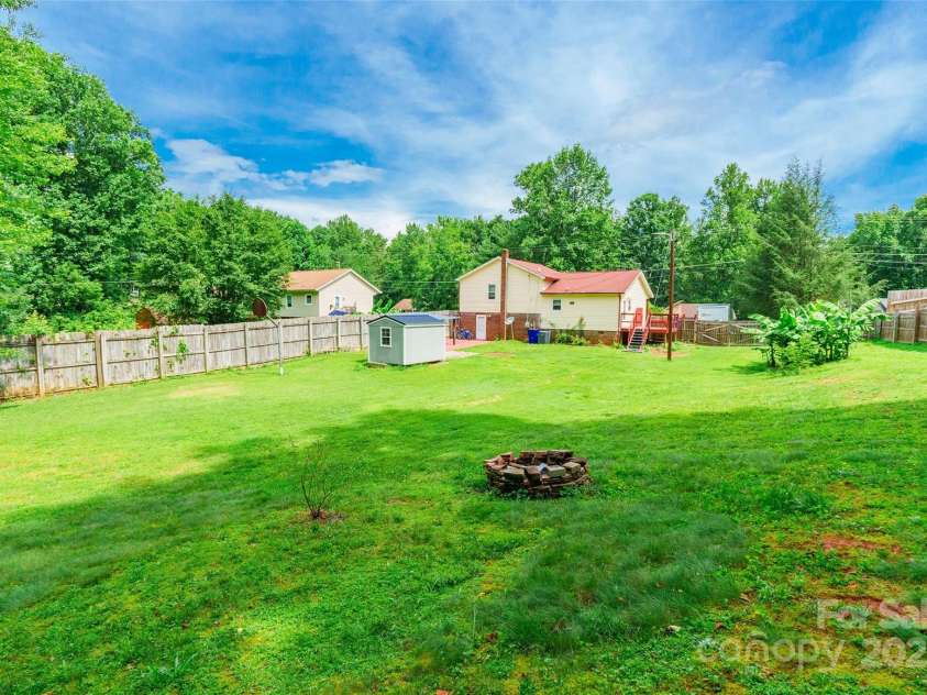 2675 Tablerock Road, Lenoir, NC 28645.  MLS# CAR4271816, YatesRealty ID 20916. 