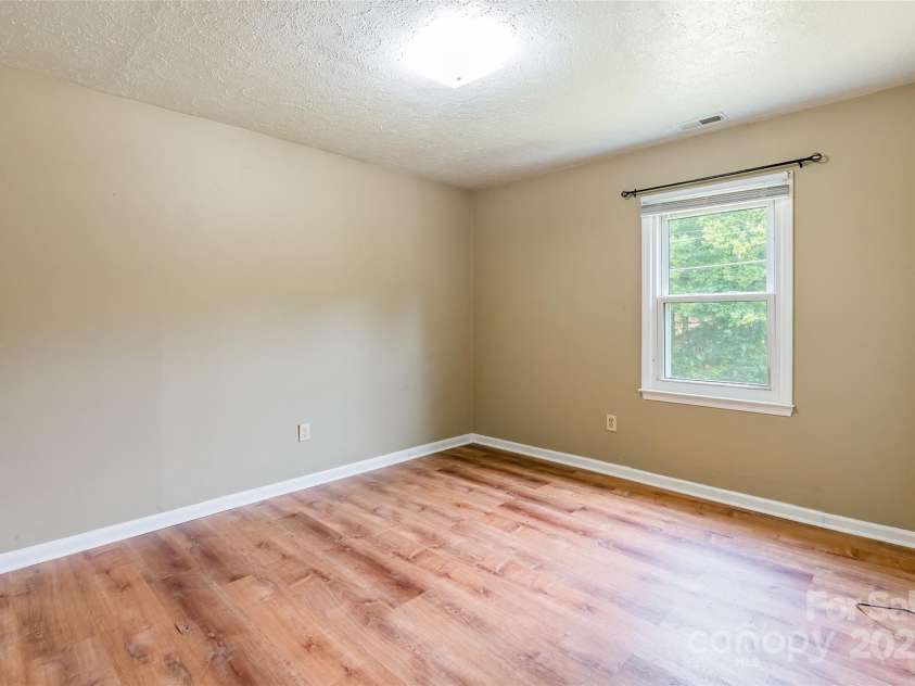 2675 Tablerock Road, Lenoir, NC 28645.  MLS# CAR4271816, YatesRealty ID 20916. 