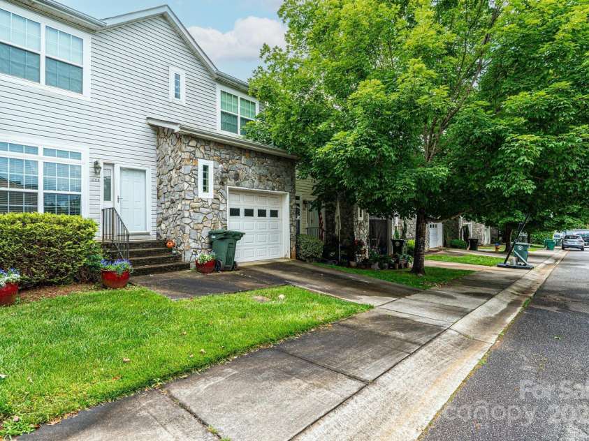 1492 Mulberry Ridge Drive, Newton, NC 28658.  MLS# CAR4272120, YatesRealty ID 20917. 