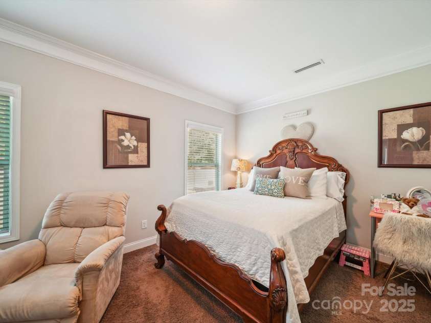 9428 Carneros Creek Road, Charlotte, NC 28214.  MLS# CAR4272319, YatesRealty ID 20918. 