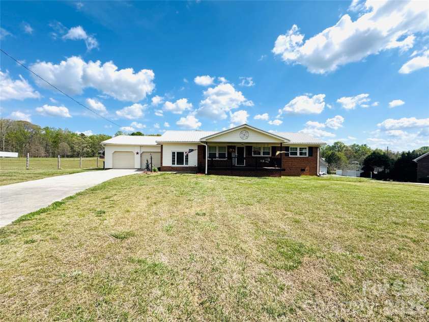 711 Simerson Road, Lexington, NC 27295.  MLS# CAR4366696, YatesRealty ID 20919. 